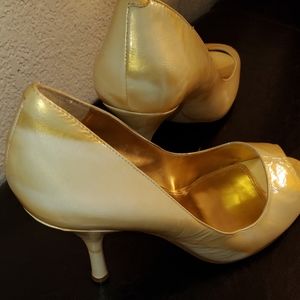 Size 11 open toe heels in cream and gold color